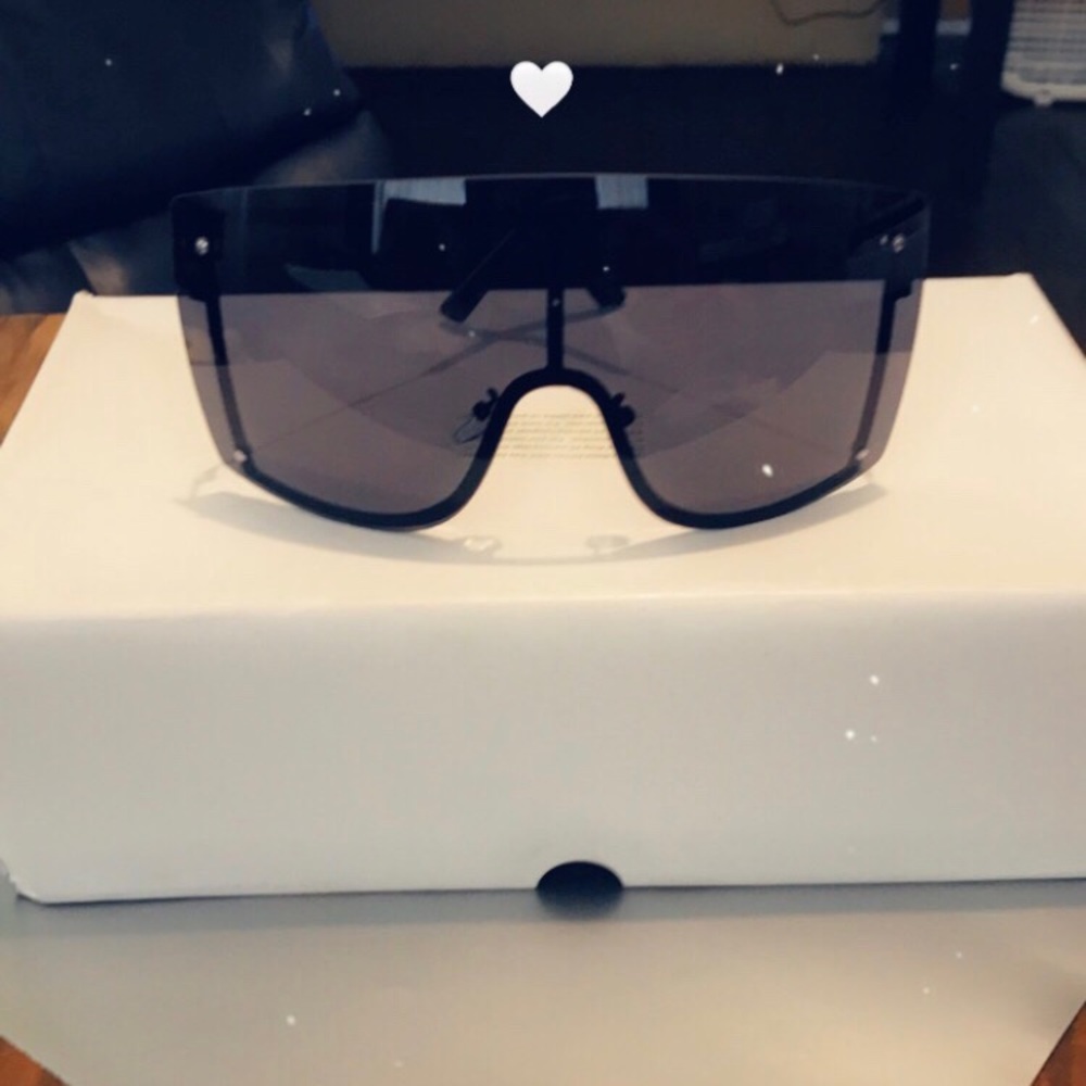 Sunglasses 😎